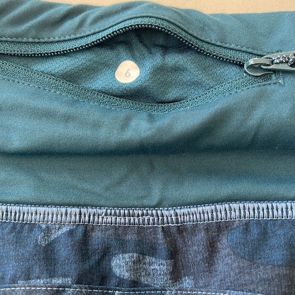 Lululemon shorts - Picture 5 of 6